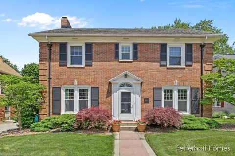 463 Cheshire Dr NE, Grand Rapids, MI 49505