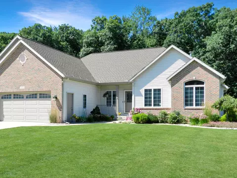6183 Middale Dr NE, Comstock Park, MI 49321