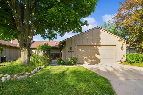 4206 Walnut Hills Ln SE, Grand Rapids, MI 49512