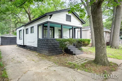 1861 Jarman St, Muskegon, MI 49442