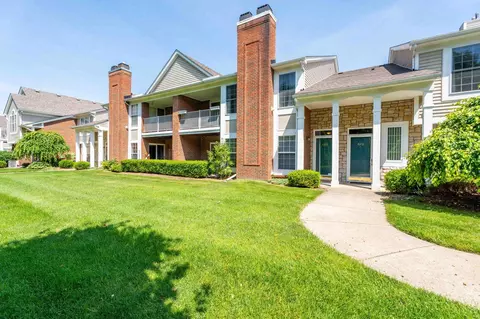 4382 Berkshire Dr #84, Sterling Heights, MI 48314