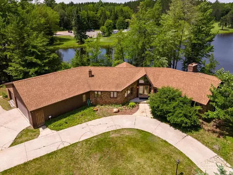 130 Lakewood Dr, Cadillac, MI 49601