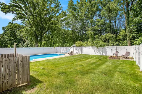 605 N Drive Dr E, Marshall, MI 49068 photo 20
