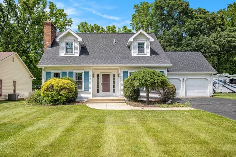 605 N Drive Dr E, Marshall, MI 49068