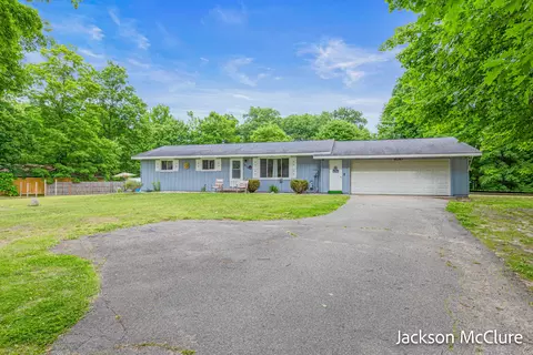 613 Schultz St NW, Sparta, MI 49345