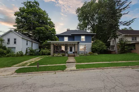 109 W Dewey St, Buchanan, MI 49107