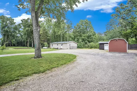 14110 Riverside Dr, Constantine, MI 49042