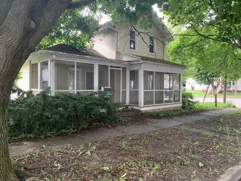 313 Comstock St, Adrian, MI 49221 photo 3