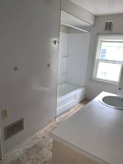 313 Comstock St, Adrian, MI 49221 photo 15