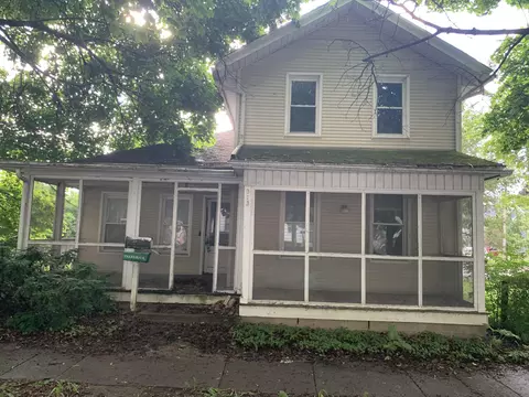 313 Comstock St, Adrian, MI 49221 photo 4