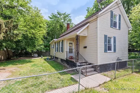 1126 Quarry Ave NW, Grand Rapids, MI 49504