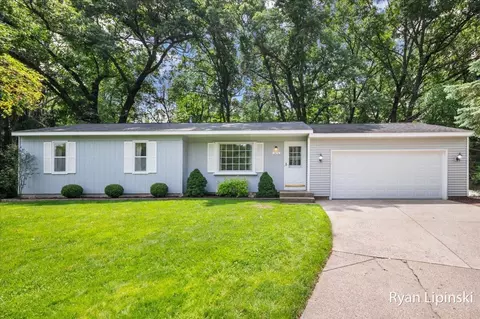 1870 Junewood Ct SE, Lowell, MI 49331