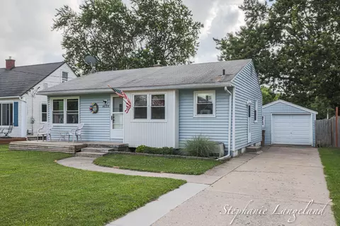 4035 Lester Dr NE, Grand Rapids, MI 49525