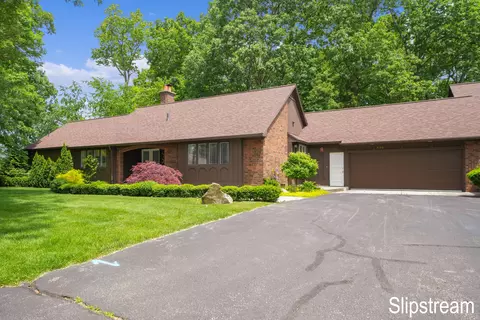 3130 E Gatehouse Dr SE, Grand Rapids, MI 49546
