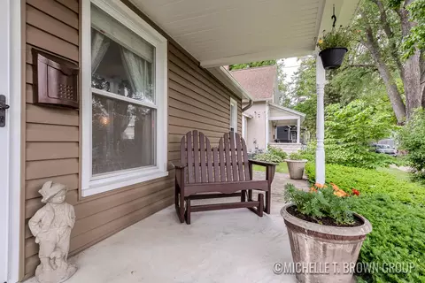 120 S Main St, Rockford, MI 49341