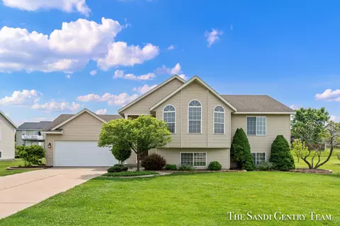 2106 Orchard Ridge Dr NW, Grand Rapids, MI 49534