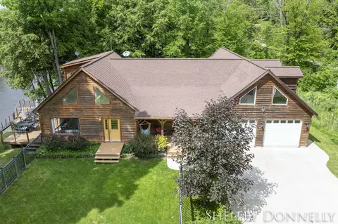 3161 Riverview Dr, Hersey, MI 49639