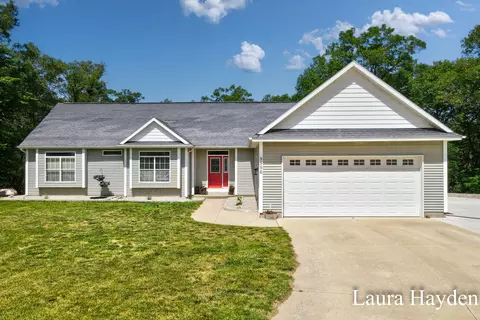 5556 Vising Dr, Lowell, MI 49331