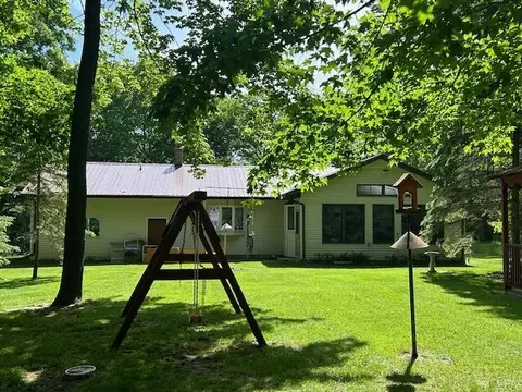 9231 Saint Ives Dr, Stanwood, MI 49346