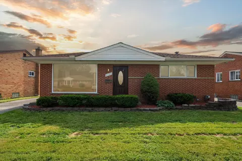 8750 Randy Dr, Westland, MI 48185
