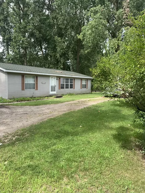 2514 Lake Dr, Allegan, MI 49010