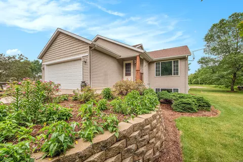 1697 E 108th St, Grant, MI 49327