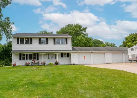 5571 Jill Anne Dr, Coloma, MI 49038