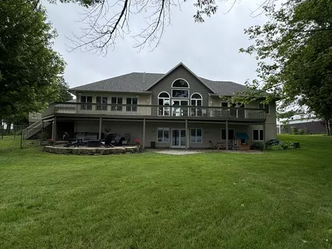 8907 W 32nd St, Fremont, MI 49412