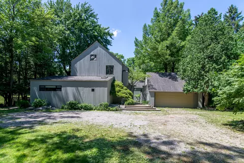 1486 Cedar Bend Dr, Ann Arbor, MI 48105