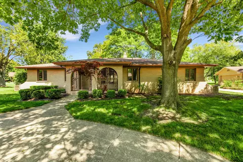 26017 Lancashire Ln, Grosse Ile, MI 48138