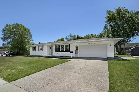 1420 Waverly Ave, Grand Haven, MI 49417