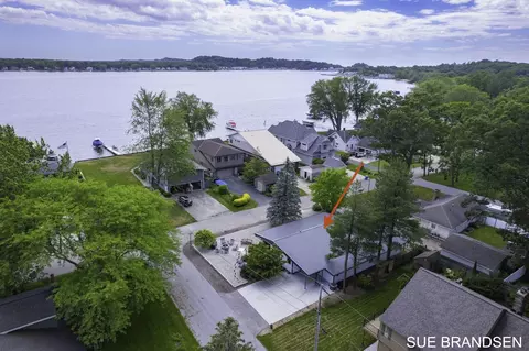 1961 Lake St, Holland, MI 49424