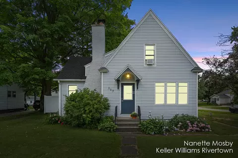 117 N Main St, Kent City, MI 49330