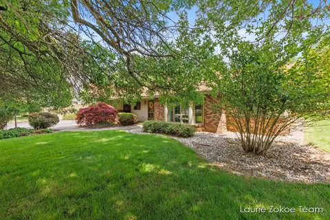 1066 Carpenter Ave NW, Grand Rapids, MI 49504