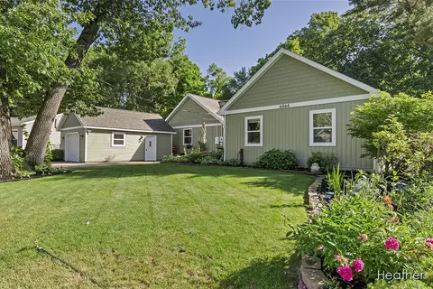 6864 Goldenrod Ave NE, Rockford, MI 49341