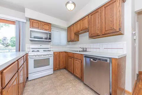 261 Wallace Dr, Saline, MI 48176 photo 8