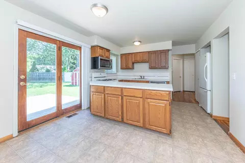 261 Wallace Dr, Saline, MI 48176 photo 6