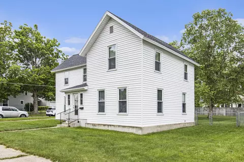34 E Oak St, Fremont, MI 49412
