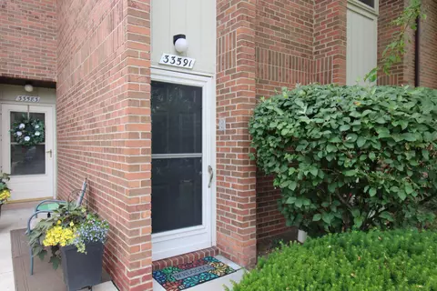33591 Pondview Cir #117, Livonia, MI 48152