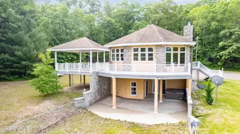 706 W Skeels Rd, Montague, MI 49437