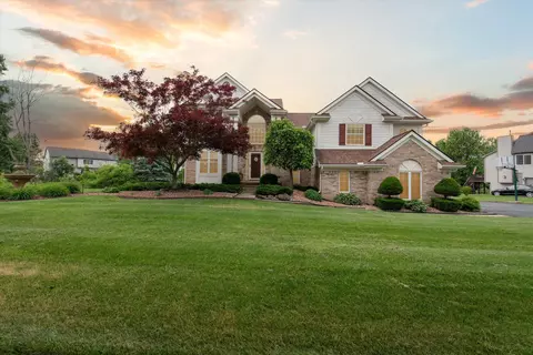 42957 Winding Pond Trl, Belleville, MI 48111