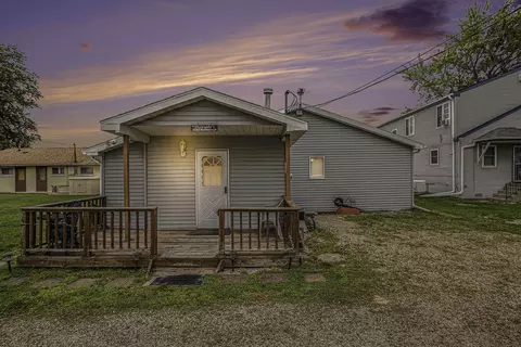 31788 Huckleberry Ln, Dowagiac, MI 49047
