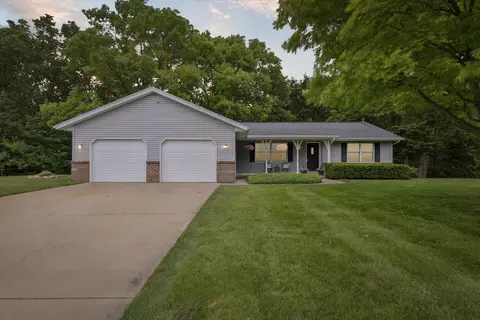 6718 Juneview Dr NE, Rockford, MI 49341