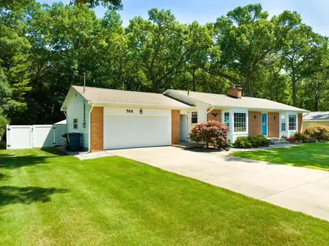 700 E Wedgewood Dr, Muskegon, MI 49445