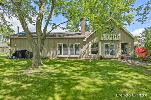 8661 Navaho Trl, Howard City, MI 49329