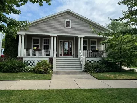 598 Blackstone St, Holland, MI 49423