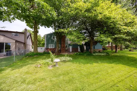 20404 Coachwood Rd, Riverview, MI 48193 photo 11