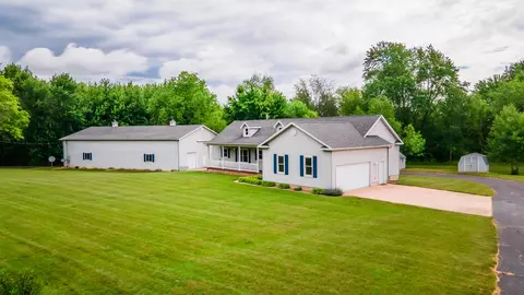 2841 S Lacey Lake Rd, Bellevue, MI 49021