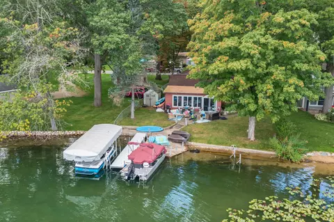 10015 Woodlawn Dr, Portage, MI 49002