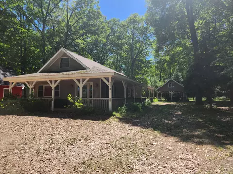 2121 Wolf Lake Dr, Baldwin, MI 49304